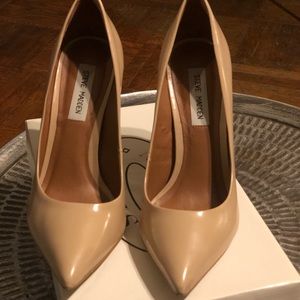 Nude Pumps